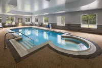 Holiday Inn Express & Suites Hamburg Hotel a Angola-on-the-Lake