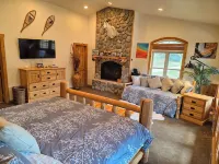 Luxury Yellowstone Chalet - Mountain Views With Jacuzzi & Sauna!