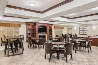 Ramada by Wyndham Lac la Biche - Motels