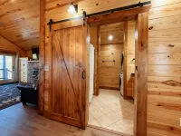 NEW Cozy Couples Log Cabin #7 LURAY Hot Tub Stone Fireplace Mountain Views