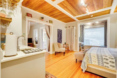 Historic Bemus Point Studio w/ Porch: Walk to Lake