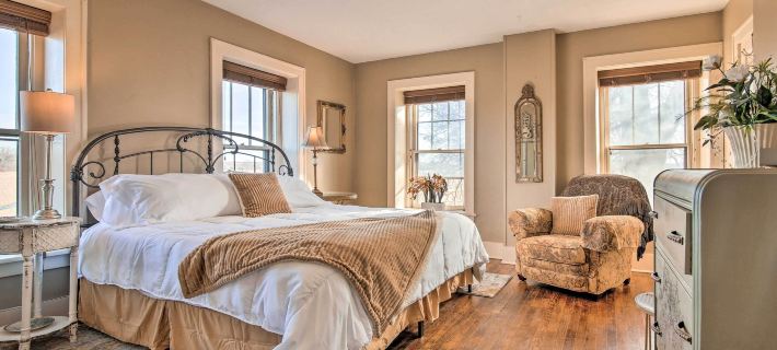 Pet-Friendly Home: Grill & Fire Pit in Manhattan Hotels in Riley County