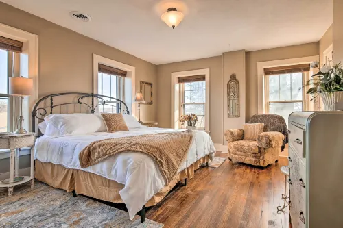 Pet-Friendly Home: Grill & Fire Pit in Manhattan