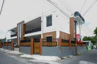 RedDoorz Near Terminal Tirtonadi 2 Hotel a Timuran