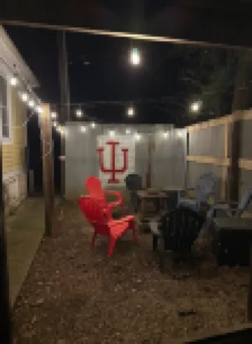 Cozy-Hoosier themed bungalow-Walk to best city parks and Downtown.