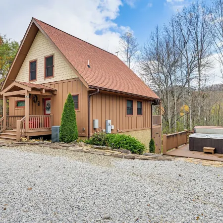 Cozy Couples Getaway w/ Hot Tub: 'Fox Ridge Cabin'