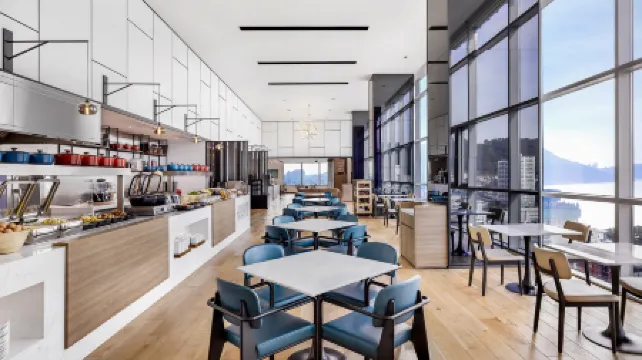 Fairfield by Marriott Busan Songdo Beach Отели рядом с достопримечательностью «Морской пляж Тадэпхо»