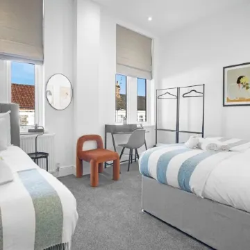 The Family Nest – 3-Bed Apartment with Parking