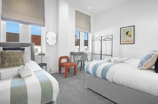 The Family Nest – 3-Bed Apartment with Parking