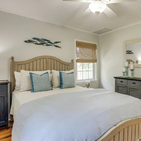 3 Mi to Beach: Pawleys Island Cottage