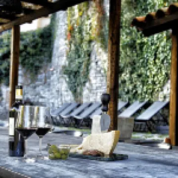 Villa with pool and panoramic views of Lake Como