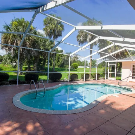 Four Bedroom Comfort  4668 Home by RedAwning Hotels in Hernando