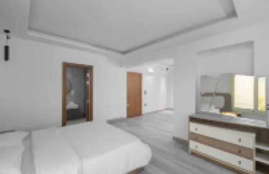 7BD Villa With Pool & Garden Hotels in 