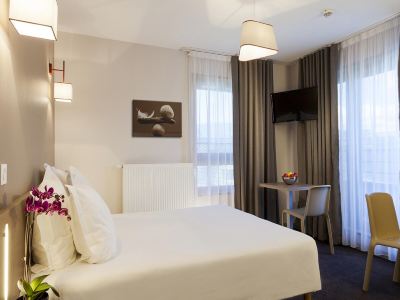 Cozy Retreat Near Geneva for 2 Guests