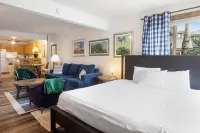 Vintage Studio- Private Balcony Studio Bedroom Condo - No Cleaning Fee! by RedAwning