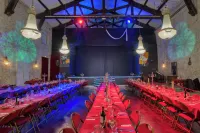 Domaine des Chais Hotels in Pons