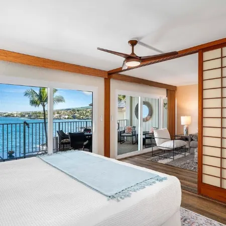 Super Clean~Ocean Front! Watch Whales & Dolphins While Having Your Coffee