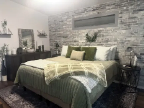 5 STAR Modern Bungalow in the heart of Downtown