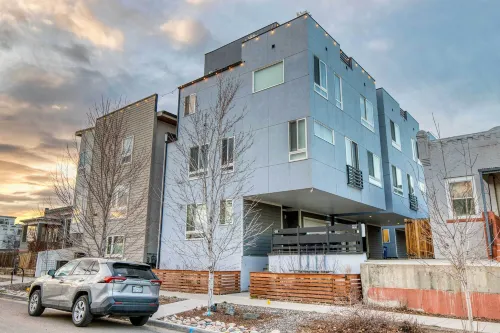 Walk to Empower Field: Townhome w/ Hot Tub! - Bungalows