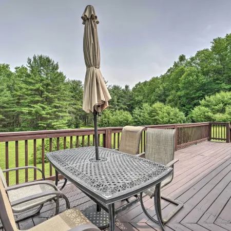 Deck, Fire Pit & Yard: Mountain Escape!