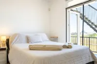 Sea View Oasis, Pool, Beach & Gym - 3-Star
