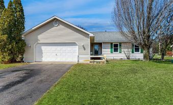 1/2 Mi to Lake! Traverse City Retreat w/ Dock