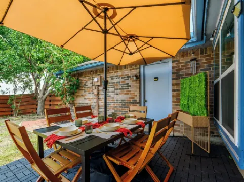 Spacious Master King Bed Suite, & Fast wi-fi, Mins to Convention Center