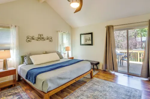 Overland Park Home w/ Fenced-in Yard & Gas Grill! - Homestays