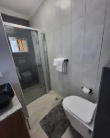 Modern 1 Bedroom Apt 5A