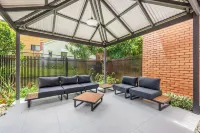 Spring Hill Terraces Motel & Apartments