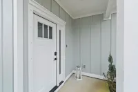New Cottage Near Sports Complex, Owa, Beaches, Shopping, Restaurants.