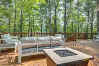 Lakefront Minocqua Getaway Dock, Game Room! - Parkplatz