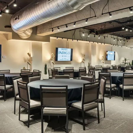 Hotel Indigo ST Louis - Central West End by IHG Отели рядом с достопримечательностью «Театр Фокс»