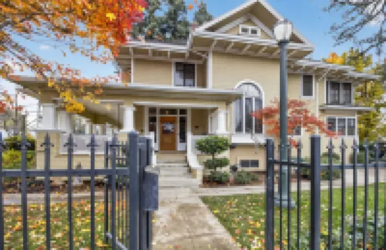 The Spalding House Comfort In Visalia 4 Bdrm Home Pets OK!