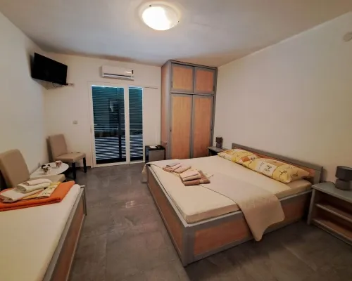 Rooms Katja Hotels in Gradac