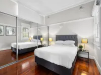 Huge Harbour View Apartment In Historic Home Hotels in Cremorne