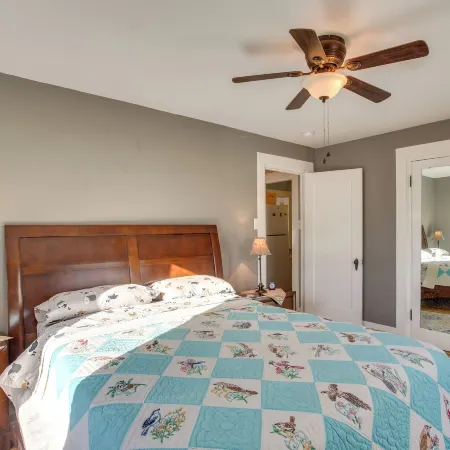 Adventure Home Base - 7 Blocks to Downtown!