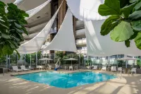 DoubleTree by Hilton Hotel Rochester - Kolam Renang