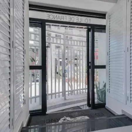360 Copacabana Prado Junior by Suh Casa