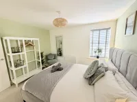 The Courtyard- Free Evening Parking - Apartments