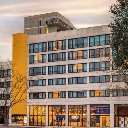 Eklo Hotels Nantes City Center - Île de Nantes Отели рядом с достопримечательностью «Иль-де-Версаль»
