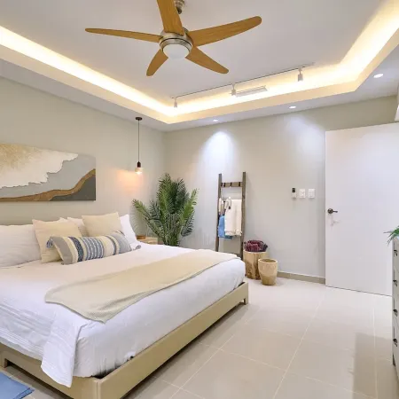 Marbella LUX Essence Beachfront Pool 11thfloor