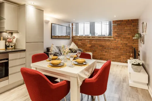 Mezzanine Apt   Free Parking   Near Bradford Centre   Leeds - واي فاي