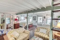Walk to Wineries: Charming Retreat in Augusta! - 4 stjerner