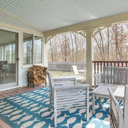4 Mi to Inkwell Beach: Home in Oak Bluffs!