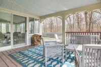 4 Mi to Inkwell Beach: Home in Oak Bluffs! - 3-Star