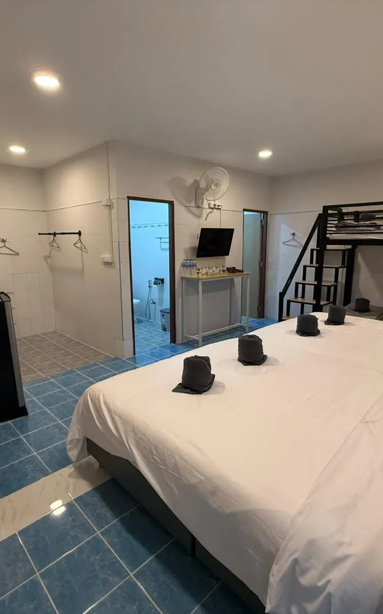 ห้องแฟมิลี่ดีลักซ์ 6 เตียงพร้อมเครื่องปรับอากาศ