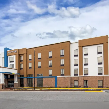 Hampton Inn & Suites Augusta West