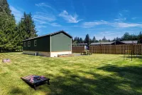 Private Yard w/ Games! Family Getaway in Forks - Boutique