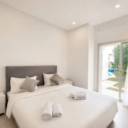 Luxurious Villa in Gammarth with Private Pool and Garden Views Отели в г. Гаммарт